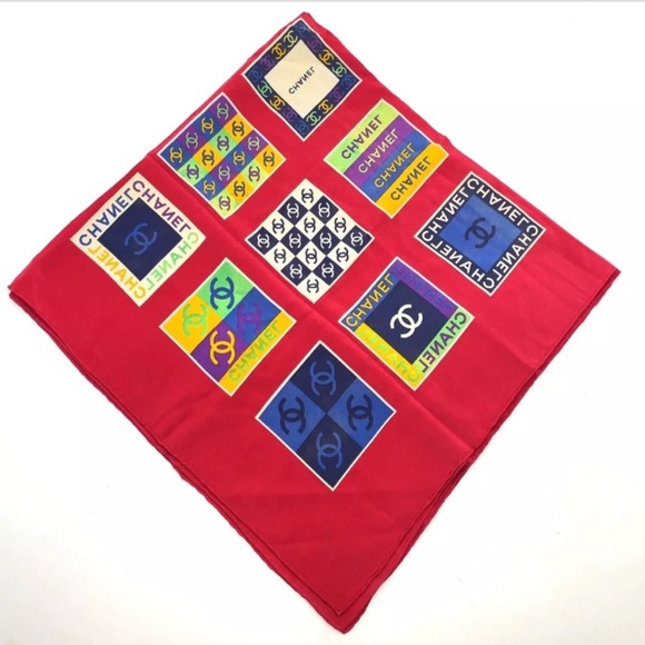 RARE Chanel Carré Red Silk Scarf - Picture 4 of 16